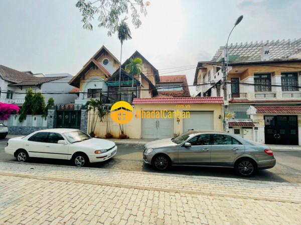 Bán biệt thự 3 lầu, giá 29,5 tỷ, dt 12x20m, hướng đông, kdc tân quy đông, p. tân phong, quận 7