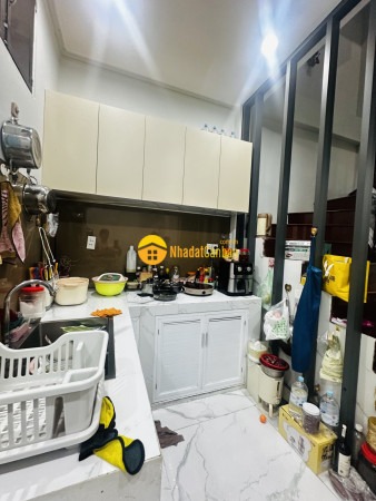 Nguyexn thiện thuật quận 3 4 tầng btct 3pn giá chỉ 7... tỷ.