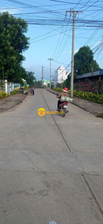 Kẹt tiền bán gấp 100m2 giá 940m2 chợ lương bình bến lức gọi cho em để xem đất